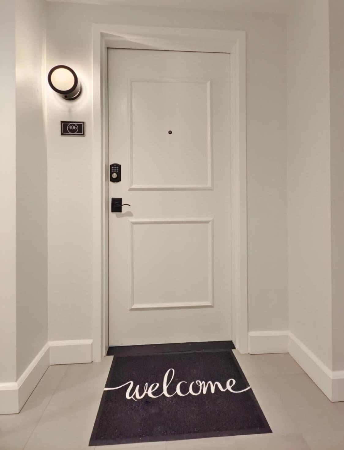 Fun Cozy Apts - 1 25 Mile Walk To Tiaa Bnk Fld Jacksonville Eksteriør billede