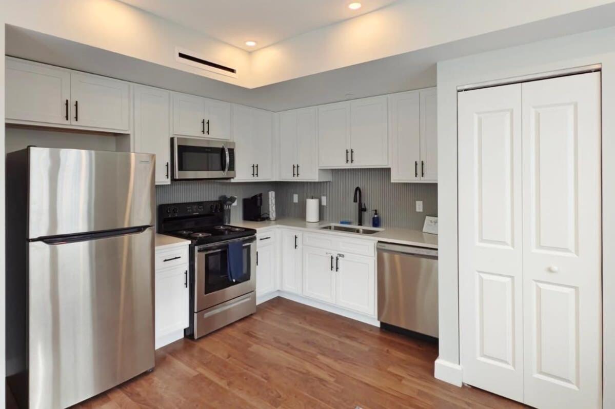 Fun Cozy Apts - 1 25 Mile Walk To Tiaa Bnk Fld Jacksonville Eksteriør billede