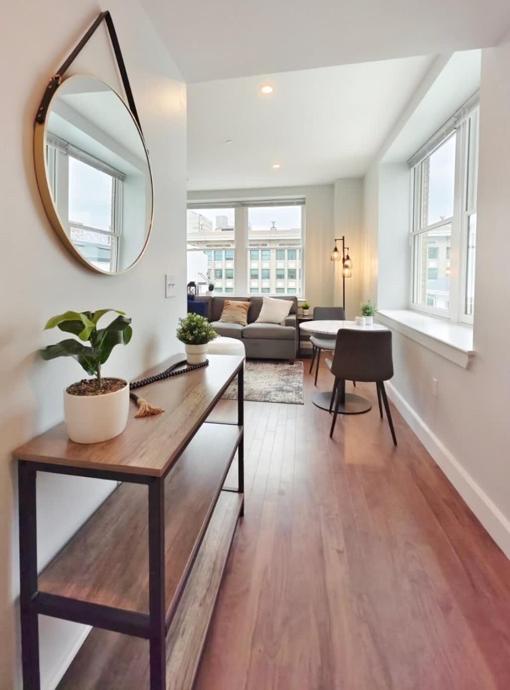 Fun Cozy Apts - 1 25 Mile Walk To Tiaa Bnk Fld Jacksonville Eksteriør billede